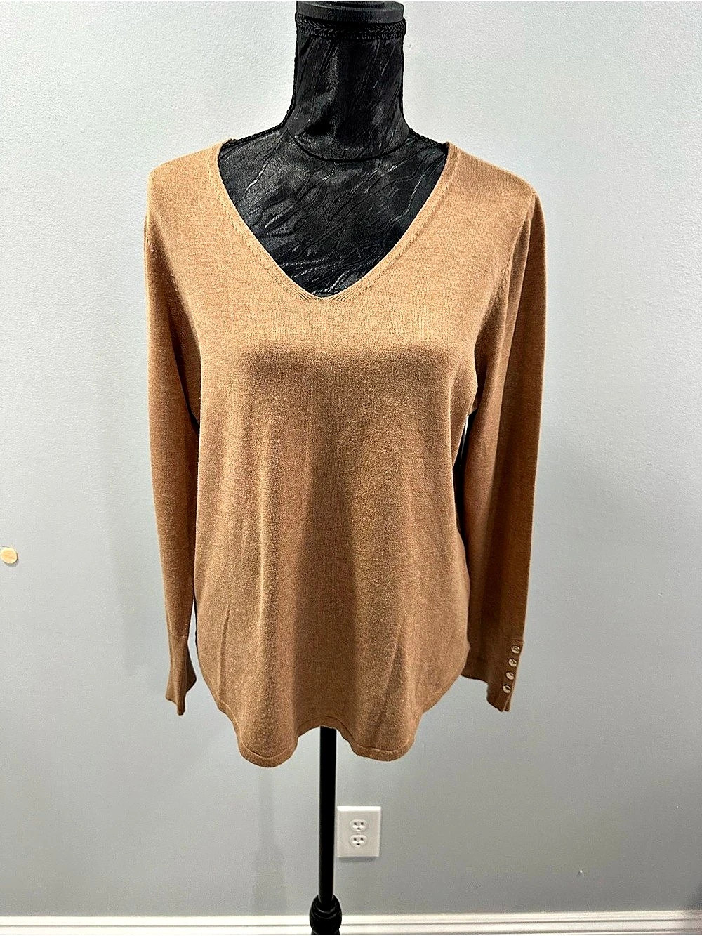 Chico's Ella V-Neck Pullover Sweater Brown Medium (bust 40” X 24” large)